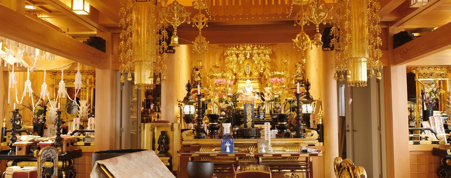 5人の住職と仏壇